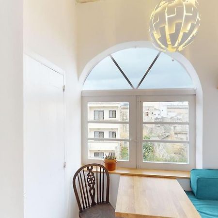 Narrow Street Suite Виктория Екстериор снимка