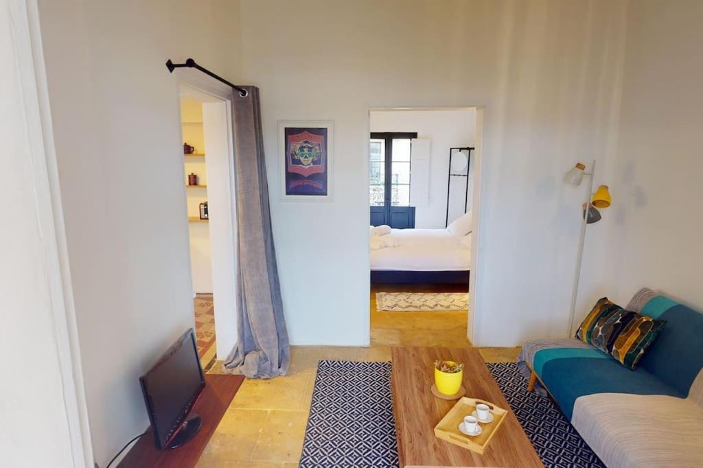 Narrow Street Suite Виктория Екстериор снимка