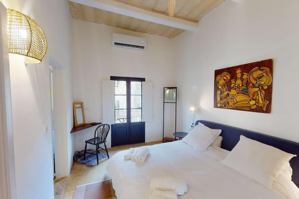 Narrow Street Suite Виктория Екстериор снимка