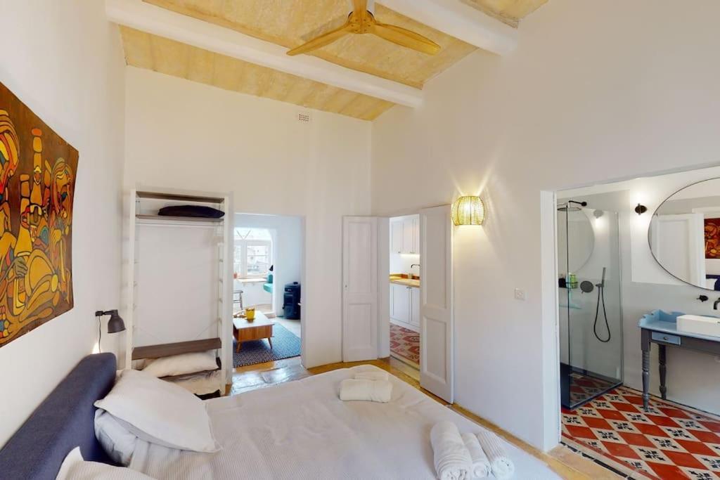 Narrow Street Suite Виктория Екстериор снимка